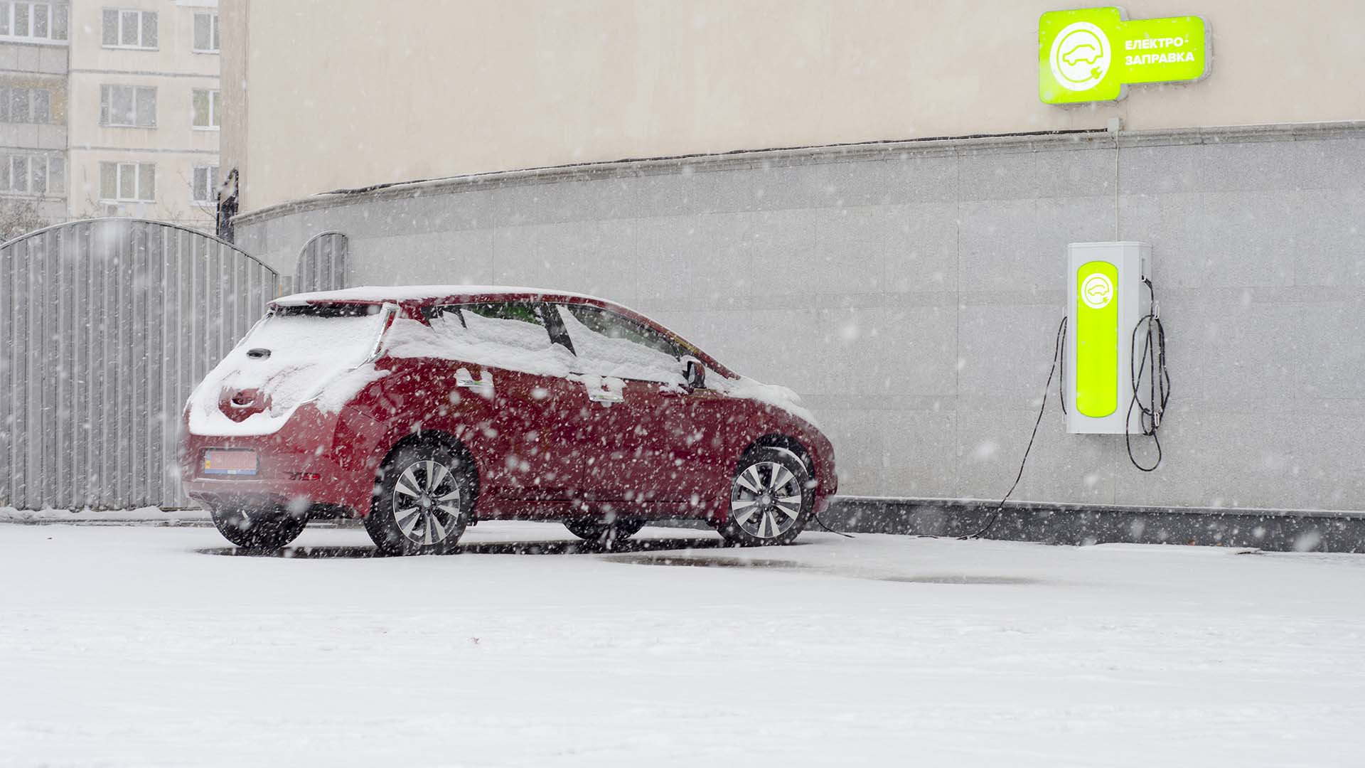 Nissan Leaf in the snow
